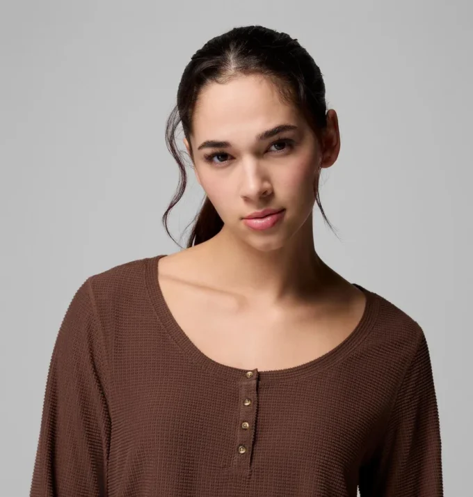 Camisa de manga larga con cuello Henley y diseño cuadriculado Brea Falls™ para mujer Camisa de manga larga con cuello Henley y diseño cuadriculado Brea Falls™ para mujer