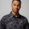 Camisa PFG Super Slack Tide™ para hombre, estilo universitario – Georgia