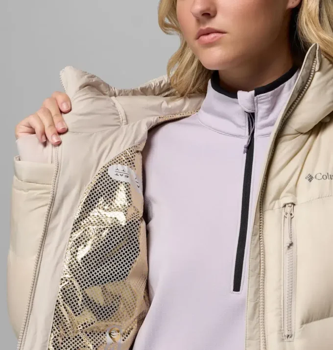 Chaqueta con capucha y plumón Cloudview™ para mujer Chaqueta con capucha y plumón Cloudview™ para mujer